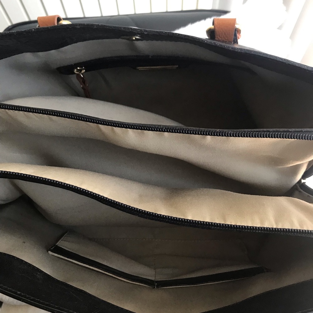 🟨Woman’s Large Valentina Black and Tan Leather Tote - Picture 13 of 16